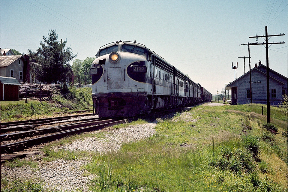 Bluff City Train Station 1973